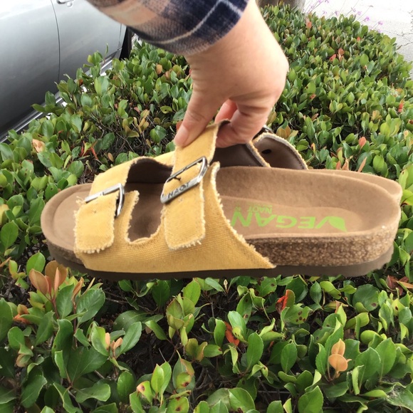 Naot Santa Barbara Sandal yellow canvas - Picture 3 of 8